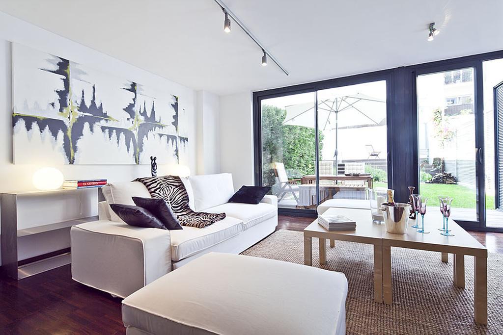 Apartment Barcelona Rentals - Private Pool And Garden Center 외부 사진