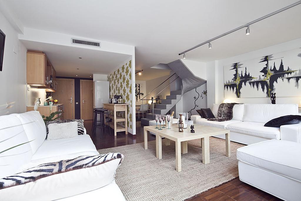 Apartment Barcelona Rentals - Private Pool And Garden Center 외부 사진
